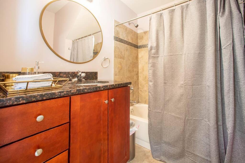 Getaway In The Heart Of Pilsen Chicago Apartment ภายนอก รูปภาพ